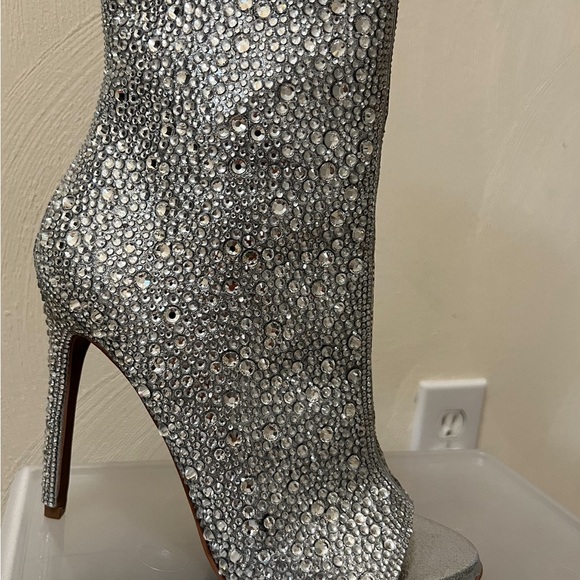 Steve Madden Dispute-R Silver Rhinestone Embellished Peep Toe Stiletto Booties - Picture 4 of 6